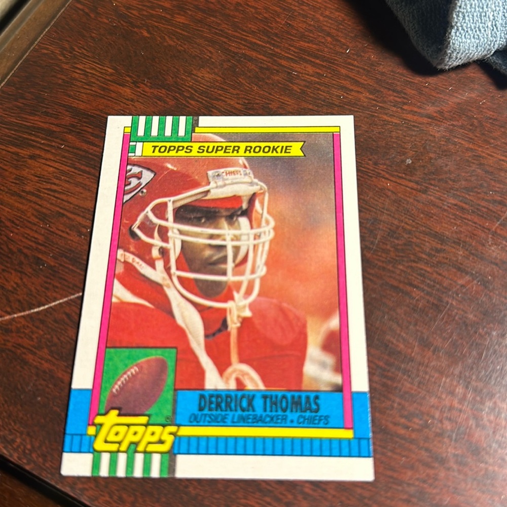 Derrick Thomas (Kansas City Chiefs) Topps 1990 Super Rookie Football Card #248